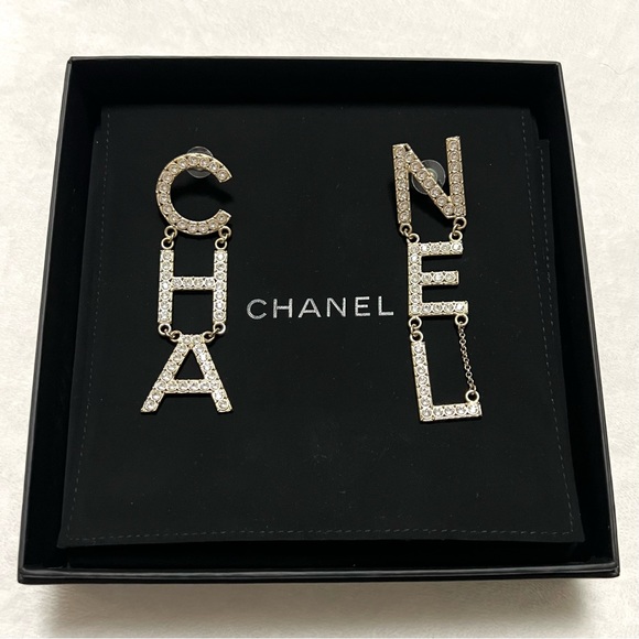 🚫SOLD🚫 Chanel RUNWAY Crystal Statement Letters Earrings - Picture 5 of 11